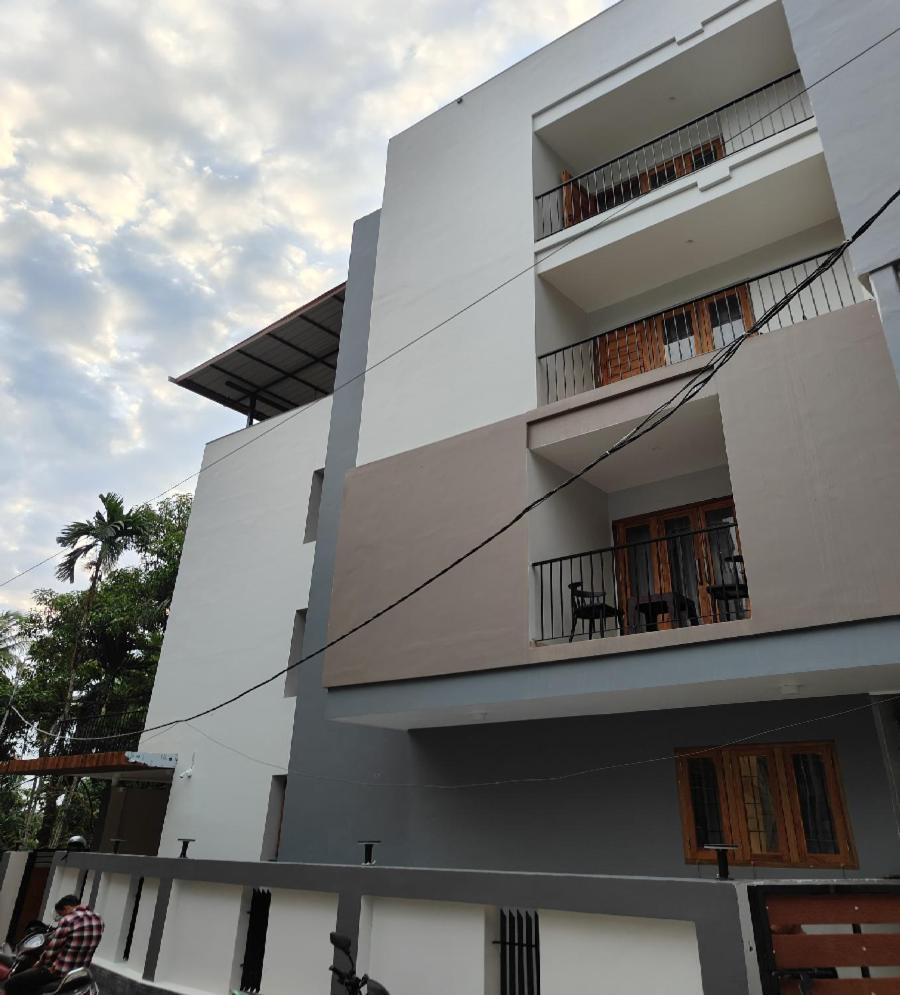 Sakthi Holiday'S Inn Port Blair Exterior photo